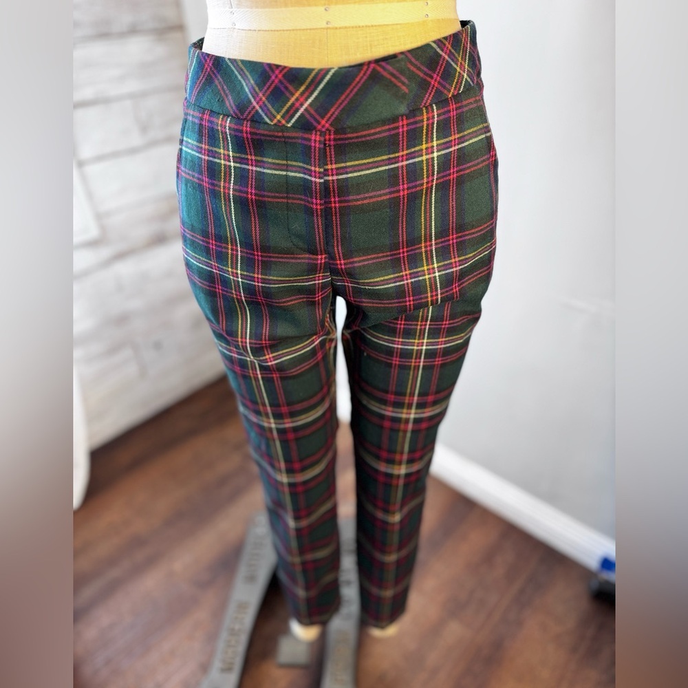 Trina Turk green tripped pattern pants. New with tags Sz2